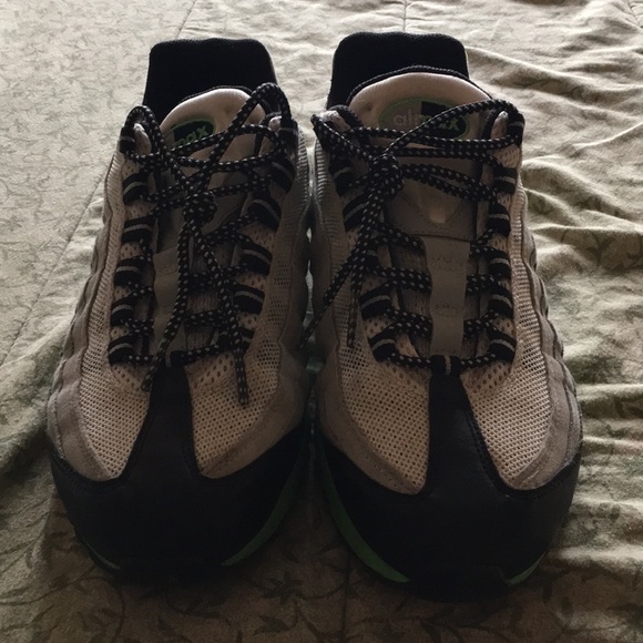 Nike Air Max - Picture 2 of 4